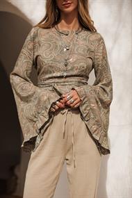 MOOST WANTED Niva paisley top