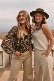 NUKUS Yoni blouse